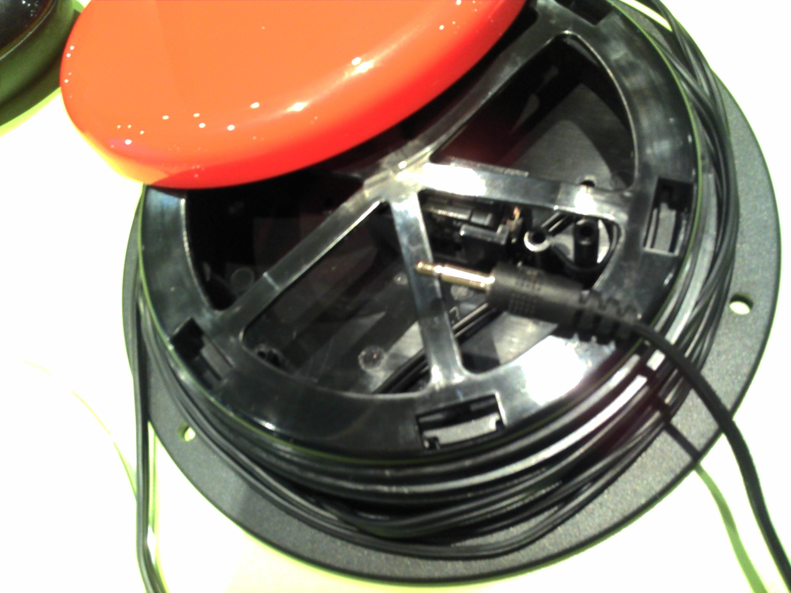 l pusadór destripado Por 59E un trozo de plastico (que te puede imprimir en casa) y un interructor con un cable! con salida mini jack. Muuuuui Barato ;))